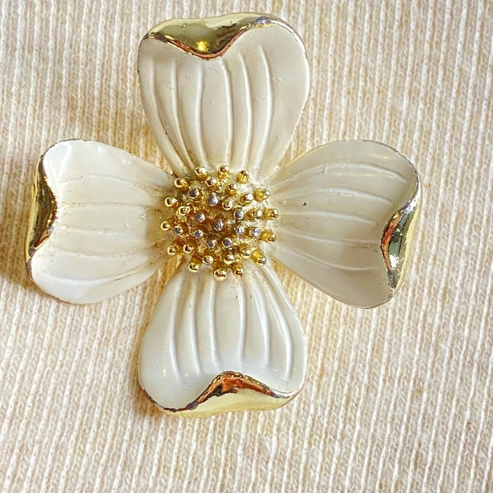 💎Gerrys Signed Gold Tone White Enamel Dogwood Flower Brooch